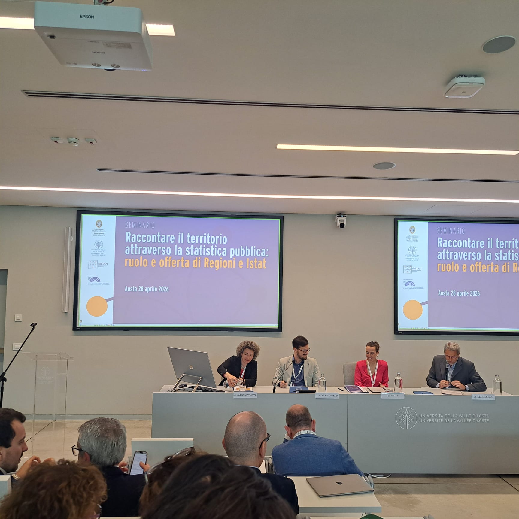 Tavolo dei relatori al seminario di Aosta sulla statistica pubblica regionale, aprile 2026